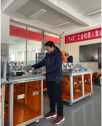 4c2655e88fd8403d83faf0bd9d934374.png 4c2655e88fd8403d83faf0bd9d934374.png