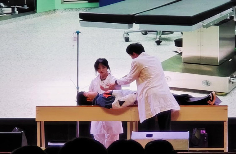 16fb32dfdf124288afcb84618e1bf16b.png 16fb32dfdf124288afcb84618e1bf16b.png