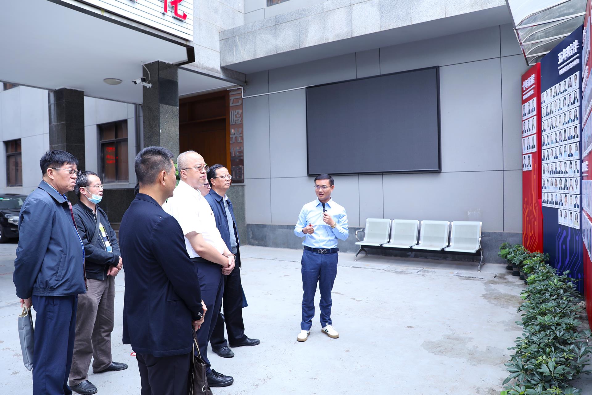 8b5ff3b59136418bb04b2aca938a4660.jpg 8b5ff3b59136418bb04b2aca938a4660.jpg