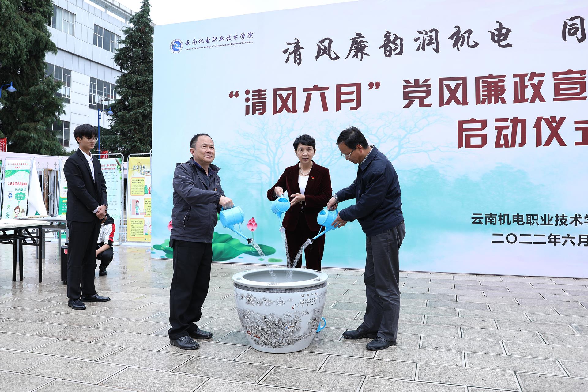 942e4e4ed5414a24a3814308726f7d2f.jpg 942e4e4ed5414a24a3814308726f7d2f.jpg