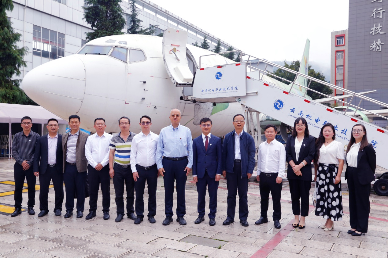 c44594571545416e8e94756c89727a66.jpg c44594571545416e8e94756c89727a66.jpg