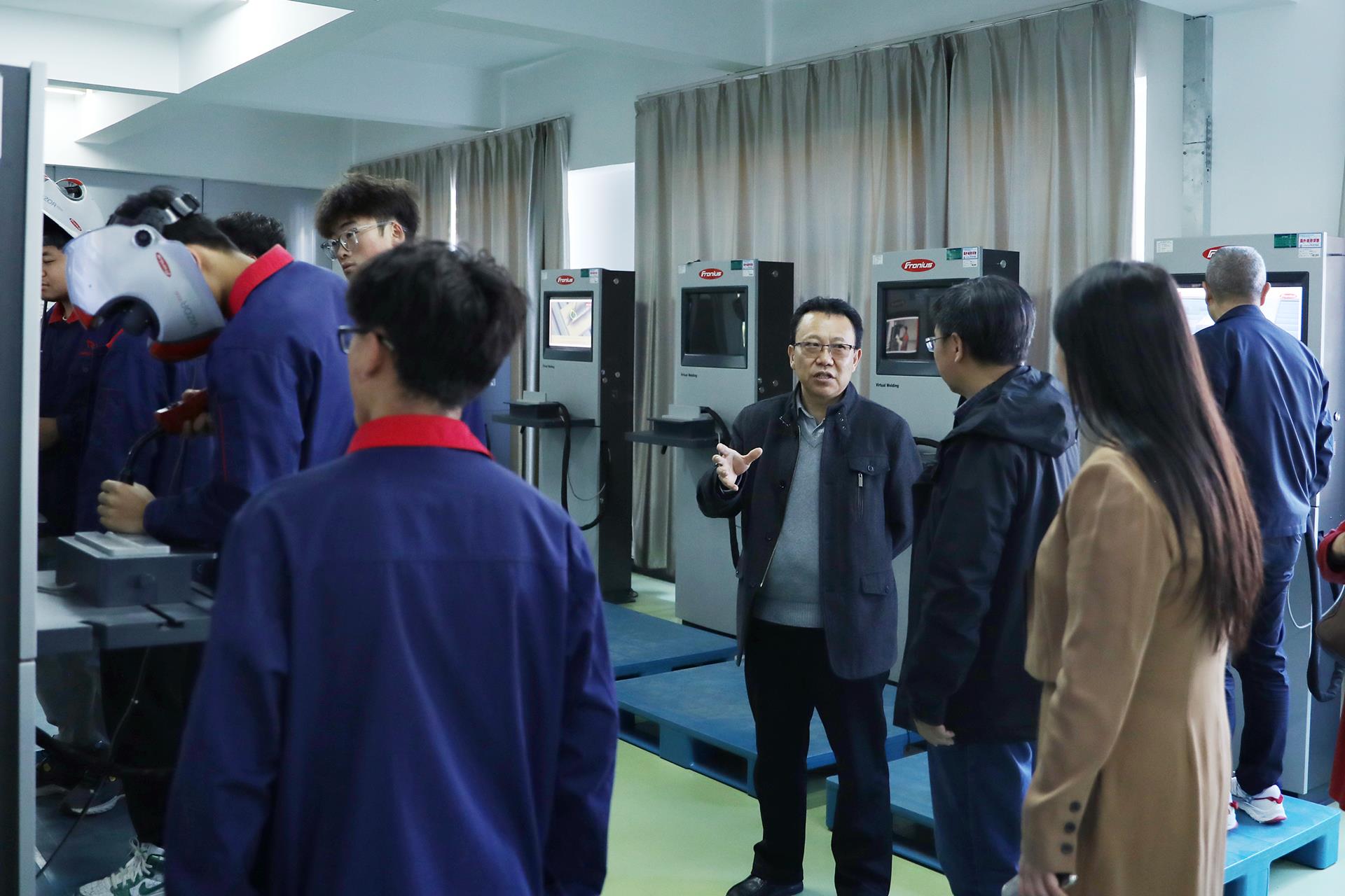 a42d72a5bd8b4639a58f86d82e2b1c20.jpg a42d72a5bd8b4639a58f86d82e2b1c20.jpg