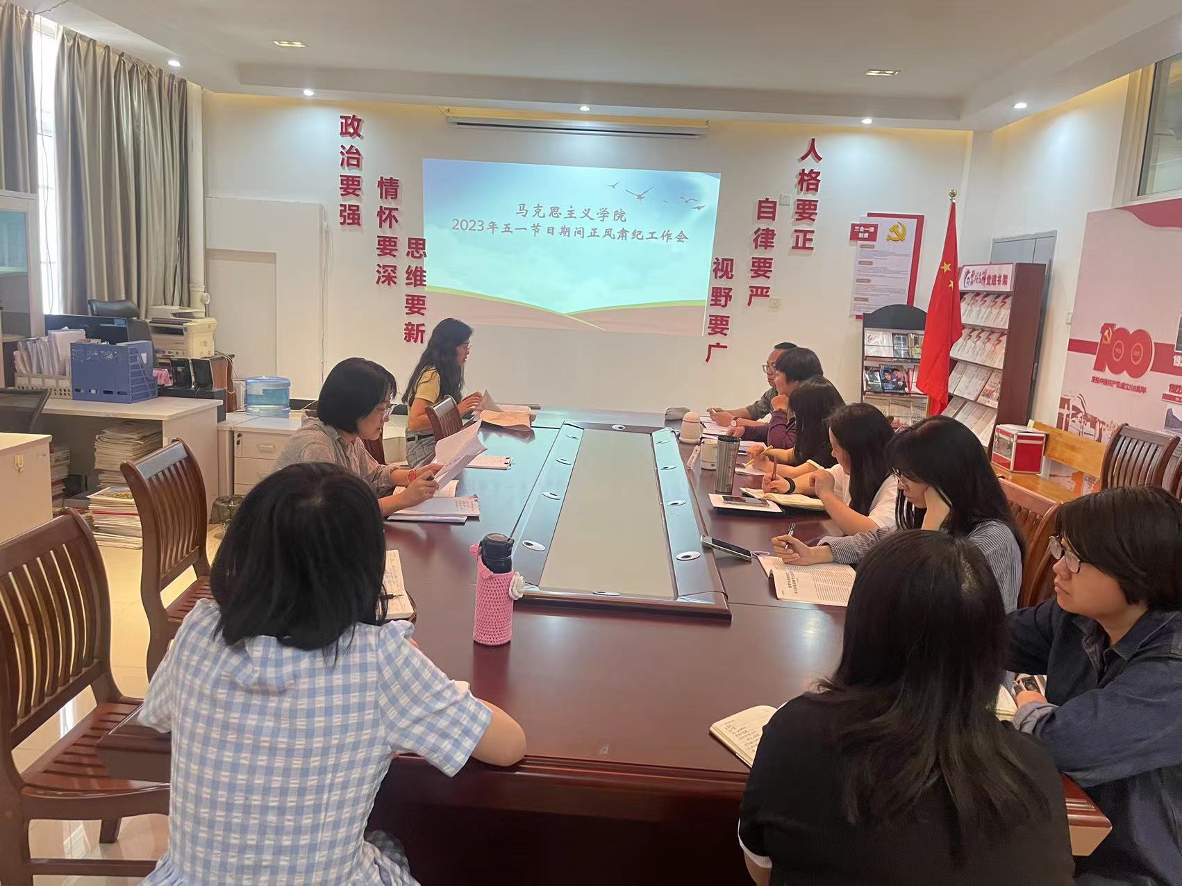 0b7ef0124a9d4d828bddb8d74130c556.jpg 0b7ef0124a9d4d828bddb8d74130c556.jpg