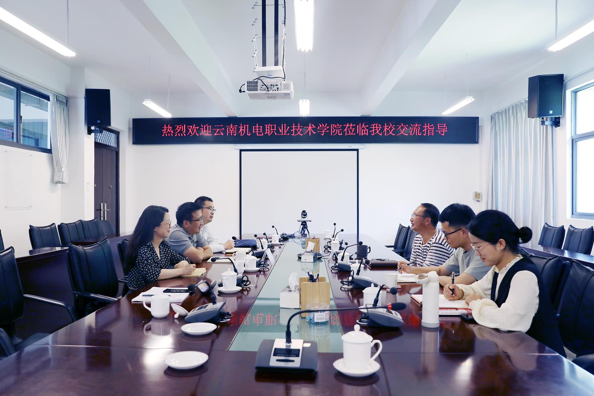 bafe8a5825d04952b5d9f5c4070f46ce.jpg bafe8a5825d04952b5d9f5c4070f46ce.jpg