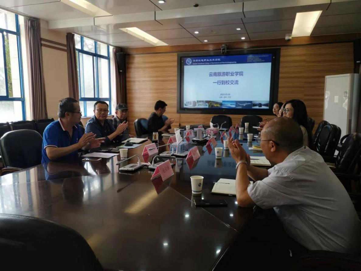 f069fee6fcdb4a6b82b8832bef095d9b.jpg f069fee6fcdb4a6b82b8832bef095d9b.jpg