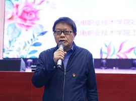 学校举行“立志巾帼建功 助推学校发展”三八妇女节游园活动