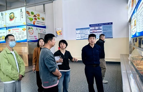 学校纪委对食堂管理工作开展监督检查